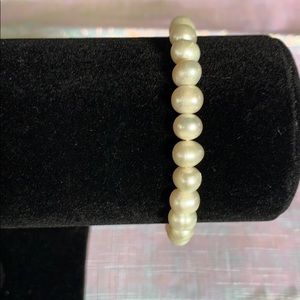 Pearl stretchy bracelet.